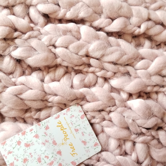 🔥LAST 1🔥NWT FREE PEOPLE CHUNKY INFINITY SCARF - Picture 5 of 5
